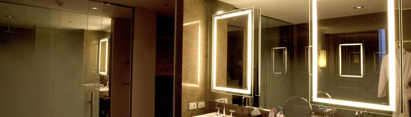 چراغ بالای آینه SMD مدل ورسک VERESK