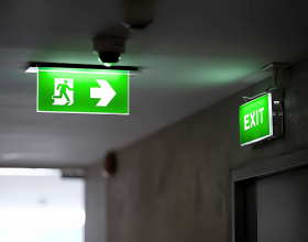 چراغ اضطراری و خروج