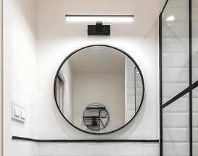 چراغ بالا آینه